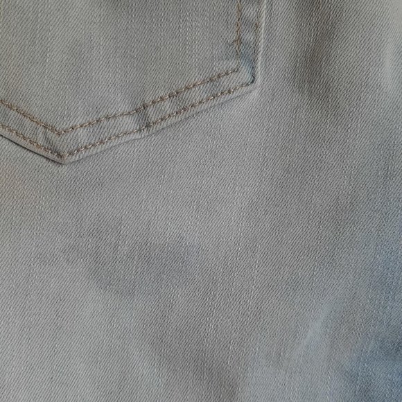 Aeropostale Frayed Hem Distressed High Waist Light Denim Ankle Jegging Size 6 - Picture 3 of 6